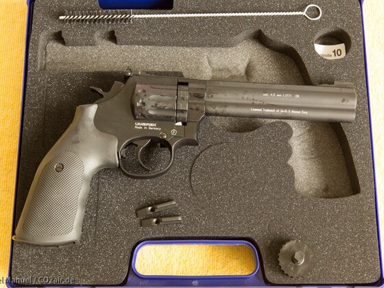 Smith_&_Wesson_586_-3601