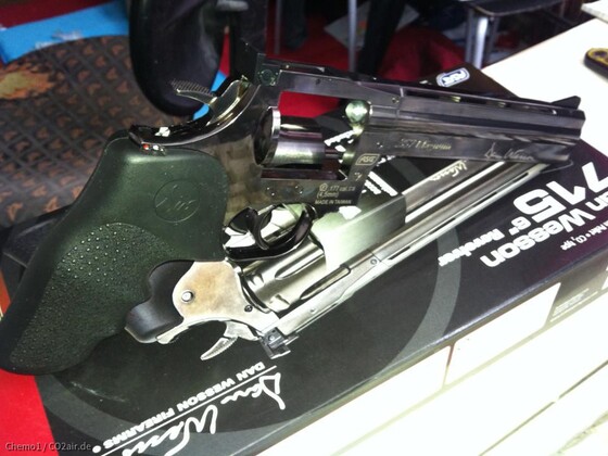 Dan Wesson 715 6" Revolver