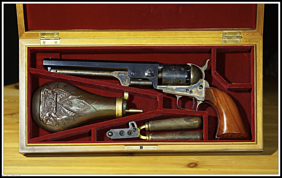 Colt Navy 1851  (1)