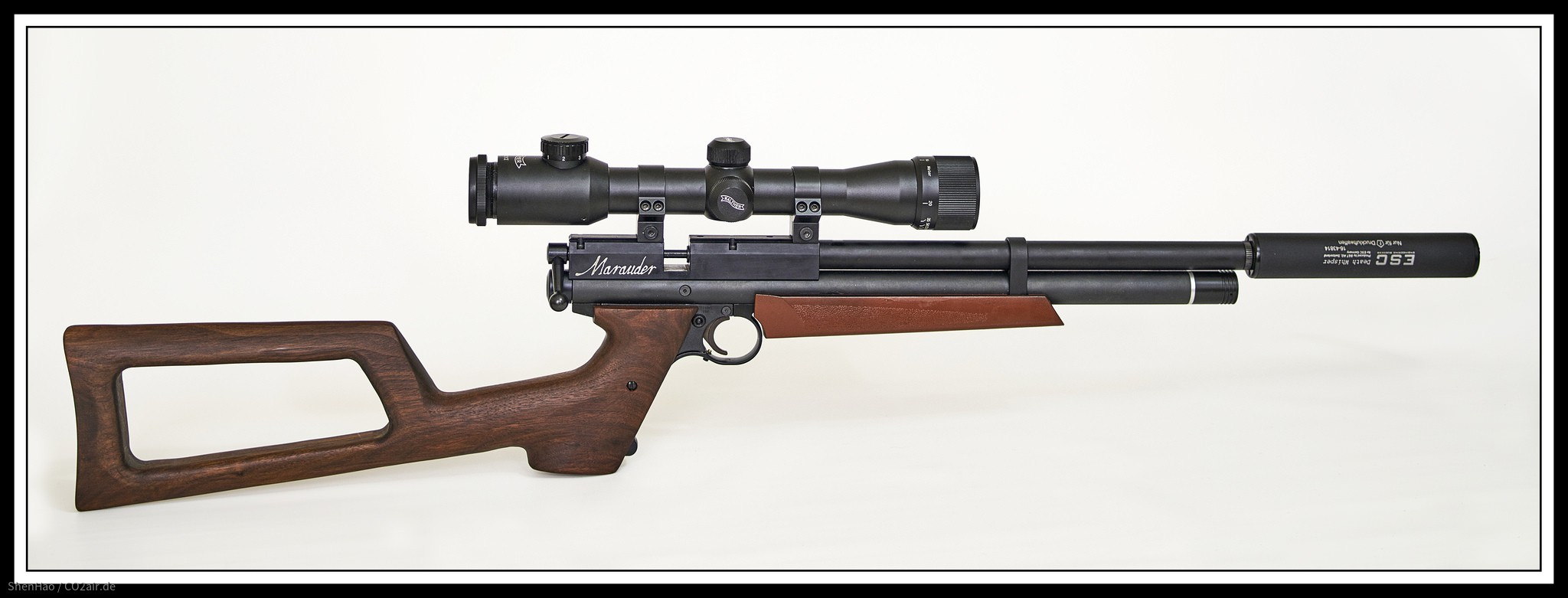 Crosman Benjamin Marauder PCP-Pistole mit Anschlagschaft, B&T-Schalldämpfer (ESC) und Walther 6X32 ZF., Cal.22