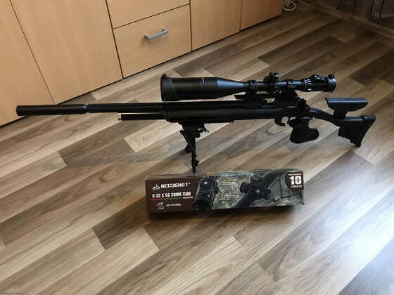 AR20 Black Hunter UTG Accushot 8-32x56