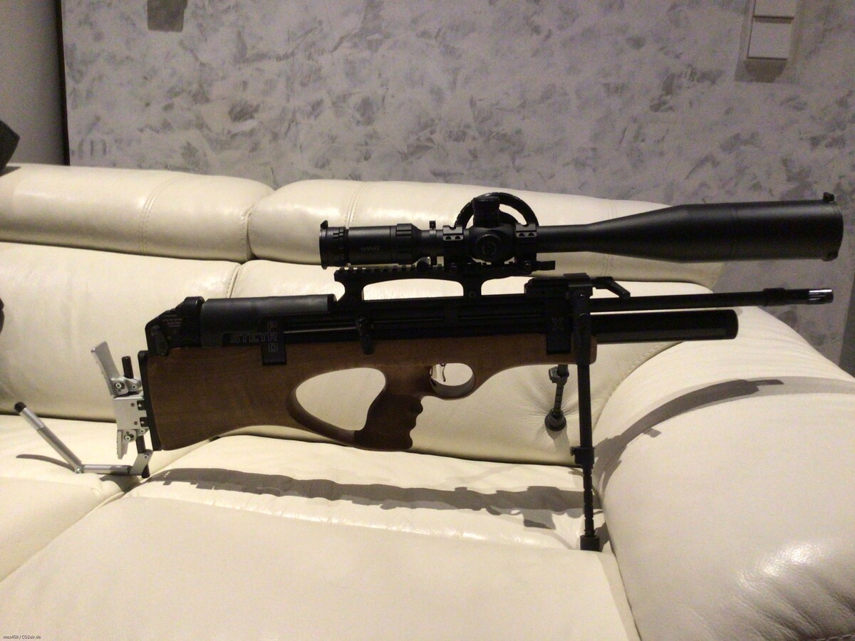 Eine ungewöhnliche Field Target Waffe: Steyr Pro X, 4,5mm, F Version mit Hawke 8-32x56 und Hakenkappe