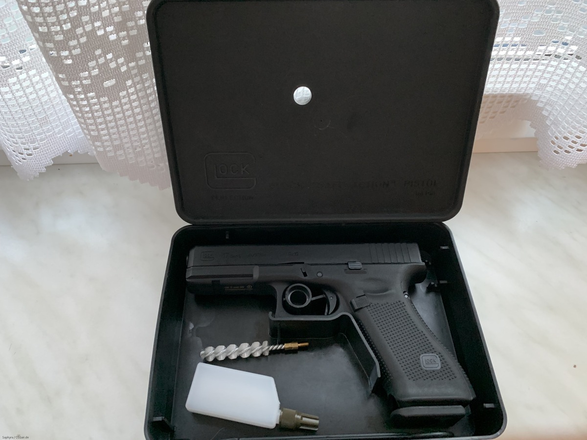 Glock 17 Gen 5 6mm mit Originaler Save Action Bundesheerbox.