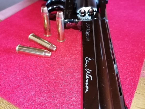 DW 715 mit Dekomun. 357er Magnum